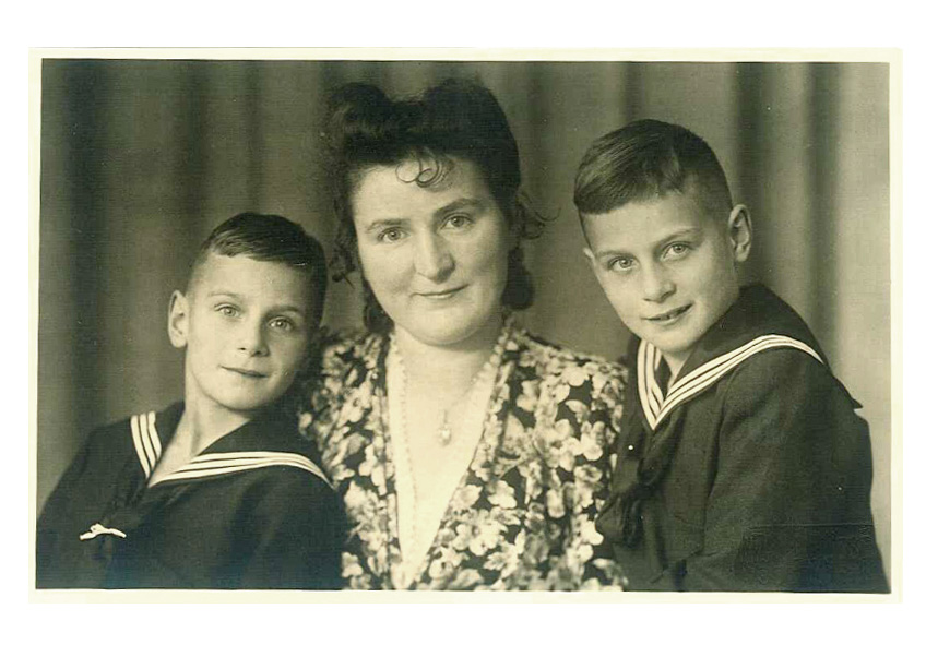 Reinhard, Hermine and Martin Jahnke. 1942
