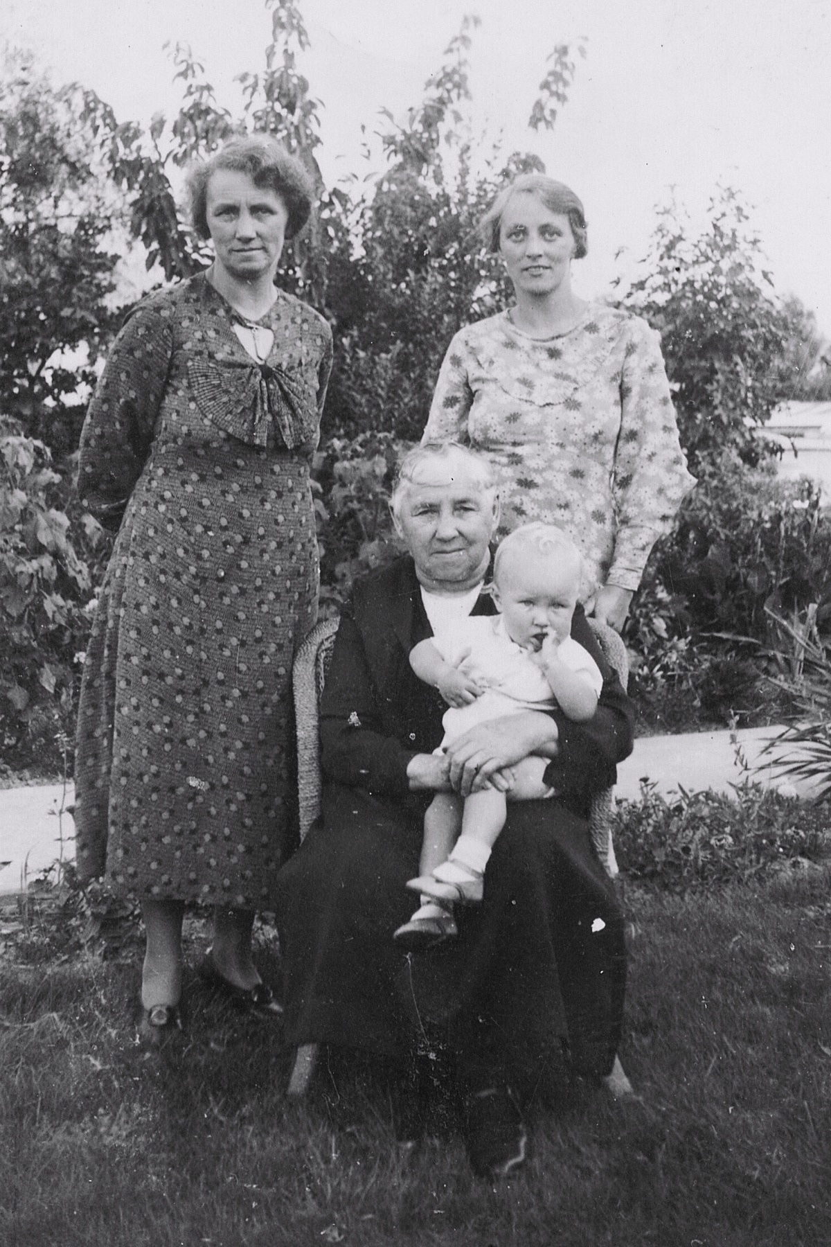 4 generations 1935